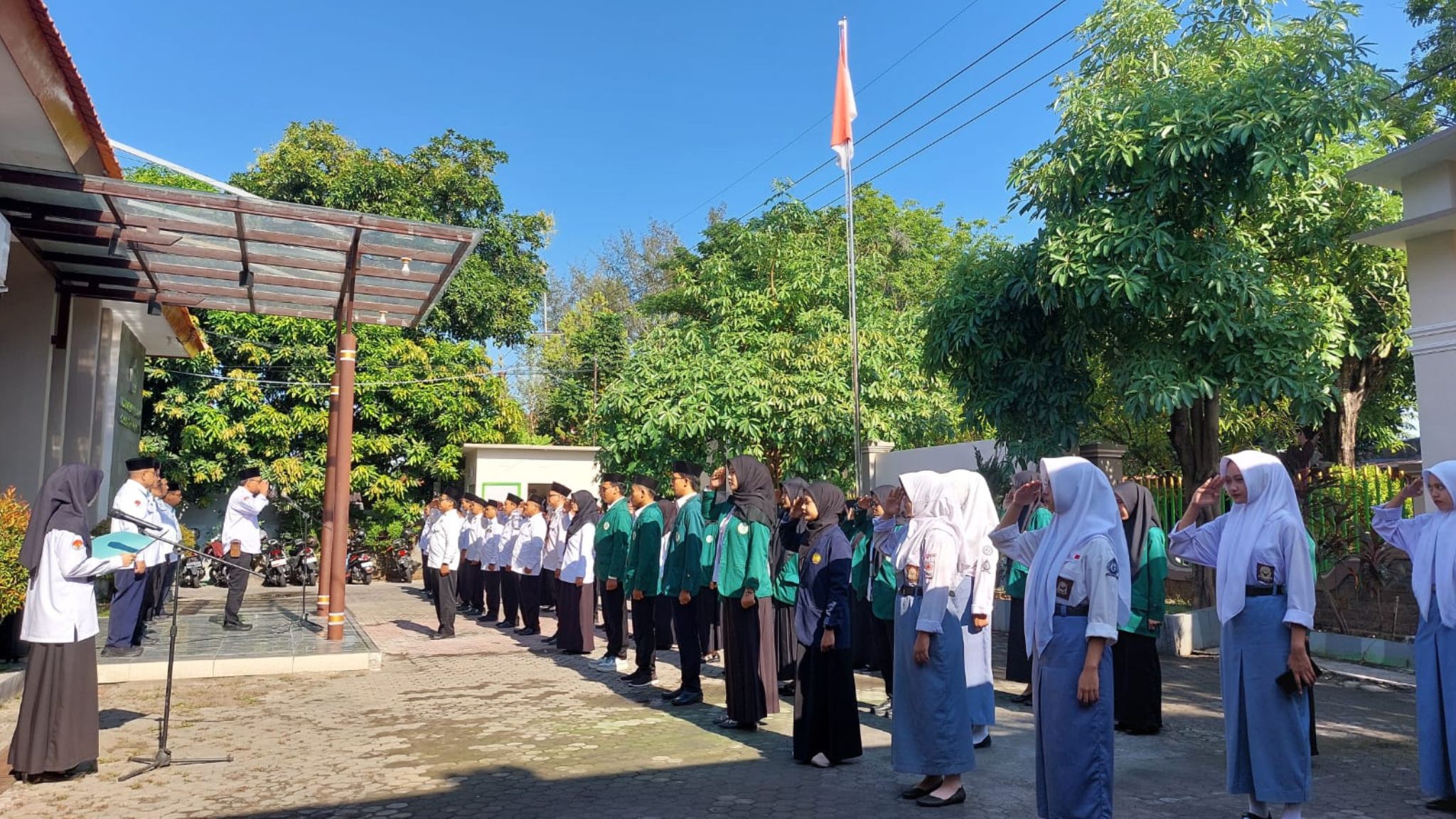 Apel Senin: Menyatukan Langkah, Menguatkan Semangat Pengabdian