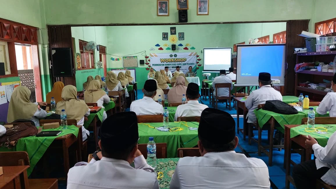 MIN 7 Nganjuk Perkuat Kompetensi Guru, Wujudkan Madrasah Adiwiyata dan Siaga Kependudukan