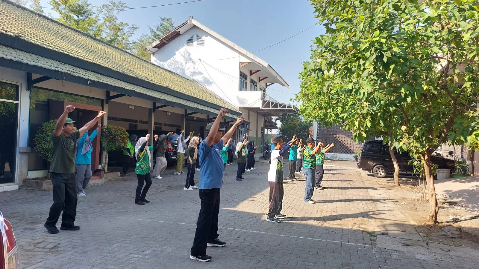 Kebugaran Terjaga, Kolaborasi Menguat: Pejabat dan ASN Kemenag Nganjuk Ikuti Senam Bersama