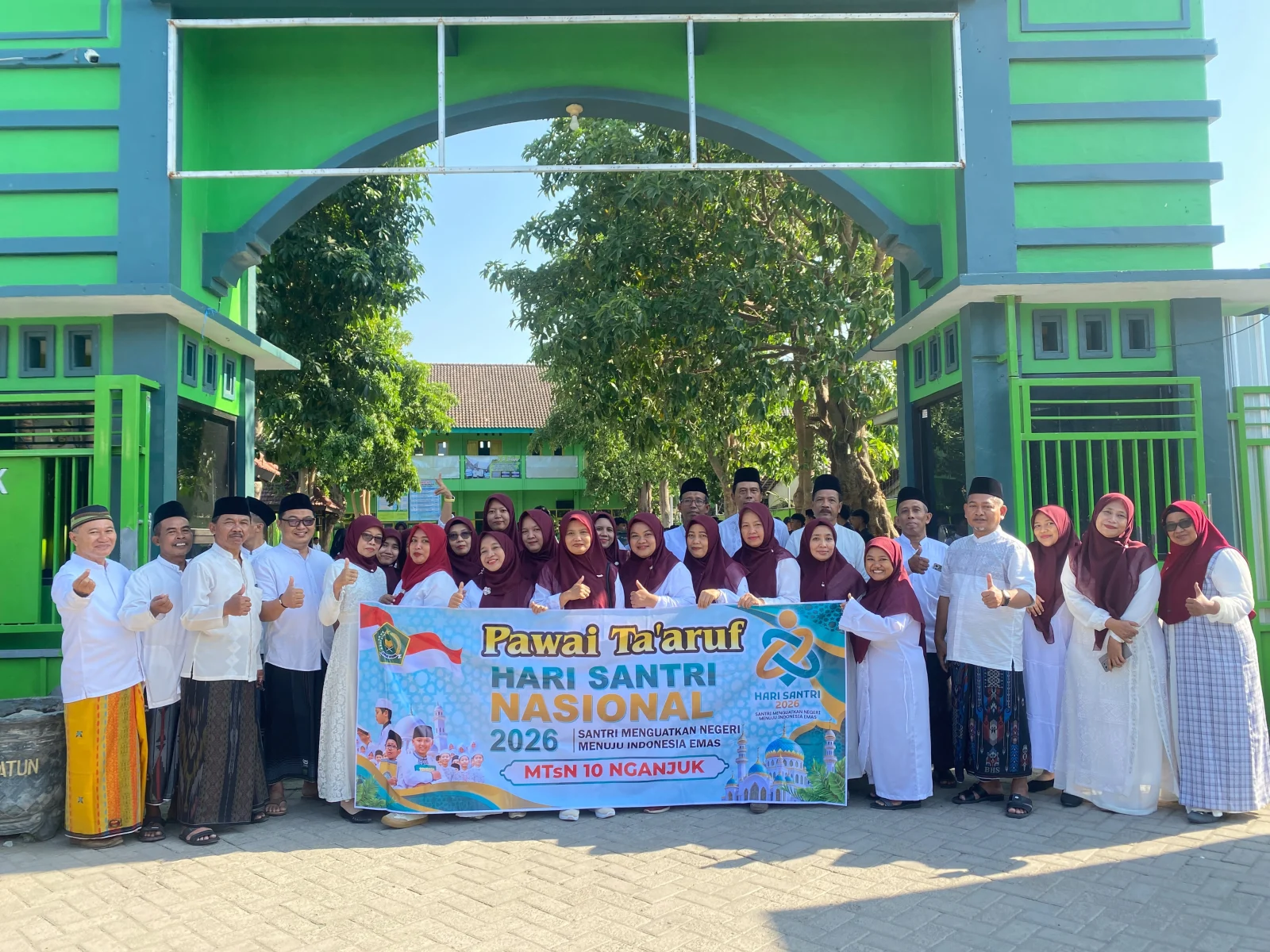 Kobarkan Semangat Santri, MTsN 10 Nganjuk Gelar Apel dan Pawai Hari Santri 2026